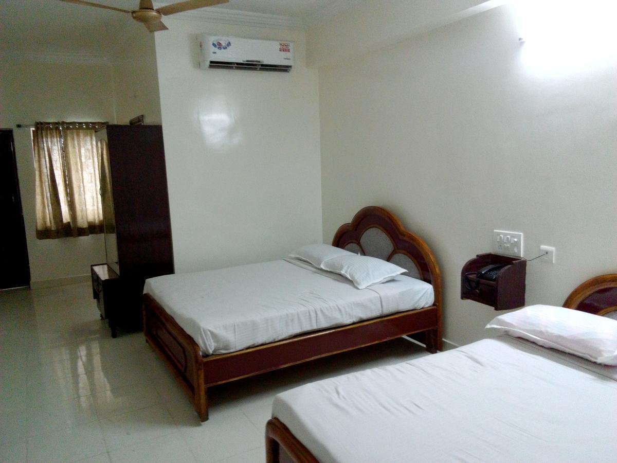Sahasra Residency Hotel ไฮเดอราบัด ภายนอก รูปภาพ