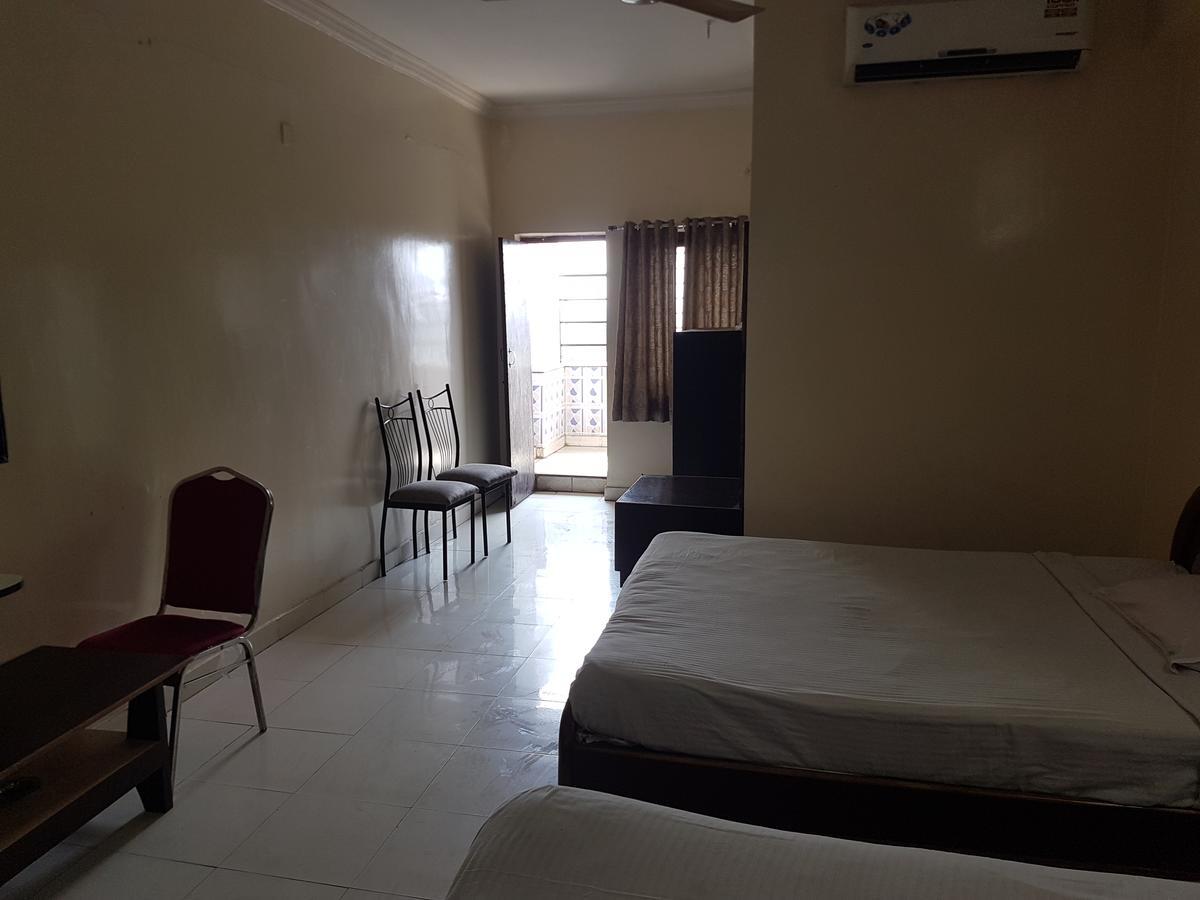 Sahasra Residency Hotel ไฮเดอราบัด ภายนอก รูปภาพ